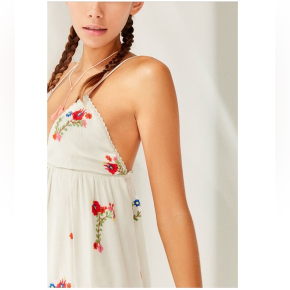 Urban Outfitters Jemma-Belle Embroidered Floral Playsuit Romper Size Medium - Picture 4 of 12